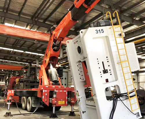 临城镇附近随车吊出租，轻松解决运输难题