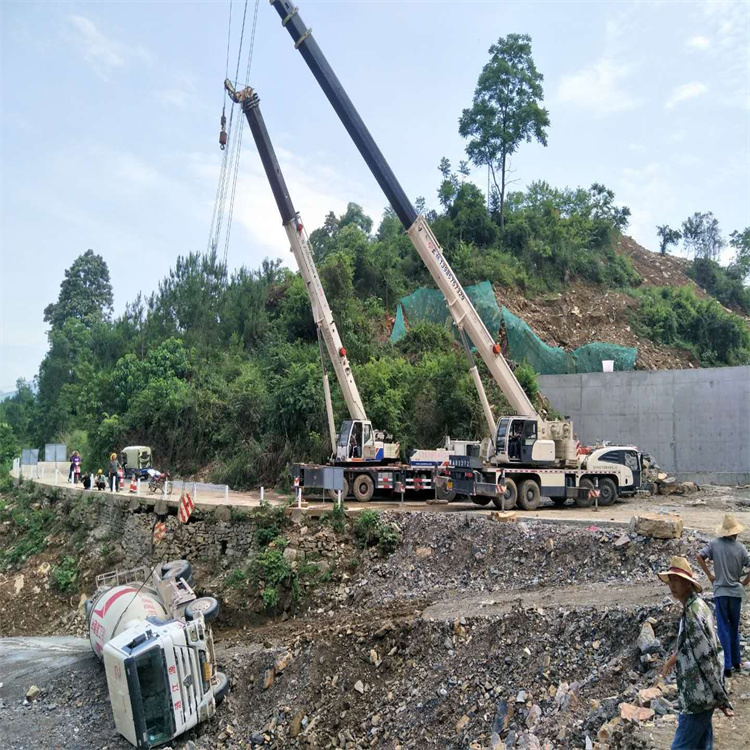 临城镇汽车掉沟里叫吊车救援要多少钱